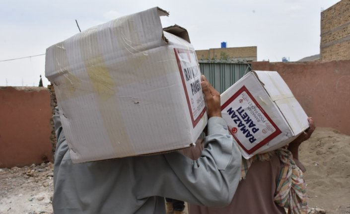 TDV Pakistan'da hayırseverlerin yardımıyla mazlumların yüzünü güldürdü