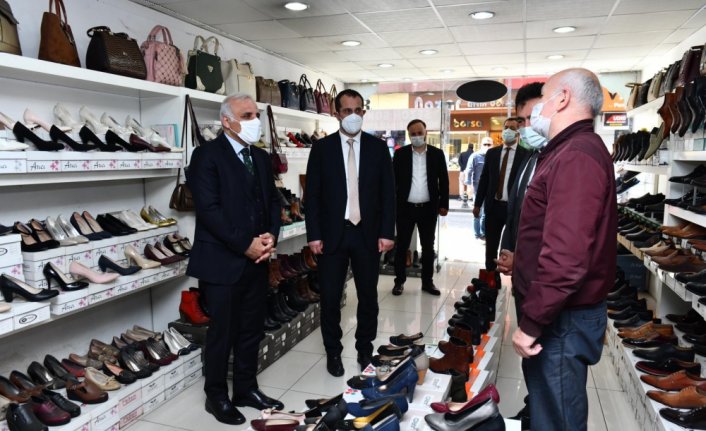 Trabzon Büyükşehir Belediye Başkanı Murat Zorluoğlu, Akçaabat'ta esnafı ziyaret etti