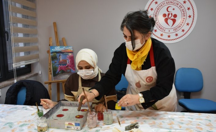 Trabzon'daki yabancı öğrenciler Kovid-19 sürecini sanat eğitimiyle değerlendiriyor