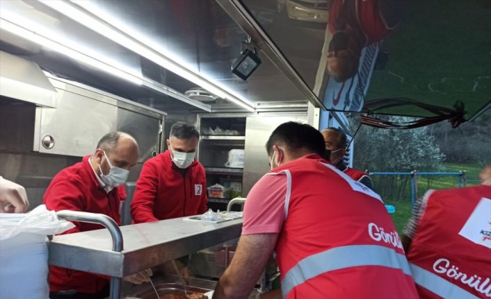 Türk Kızılay'dan yangında 2 kişinin öldüğü köyde iftar