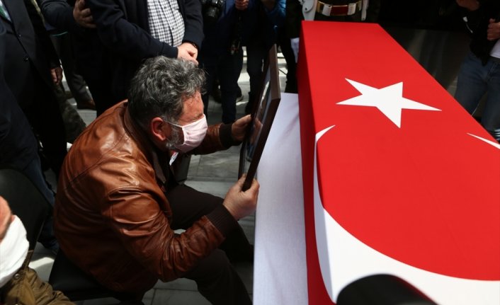 Türk Yıldızları uçağının düşmesi sonucu şehit olan pilot Yüzbaşı Gençcelep'in naaşı toprağa verildi