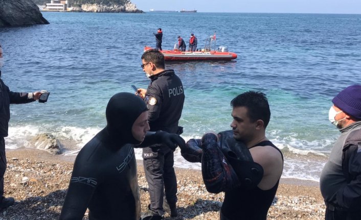 Zonguldak'ta otomobil uçurumdan denize devrildi: 1 ölü