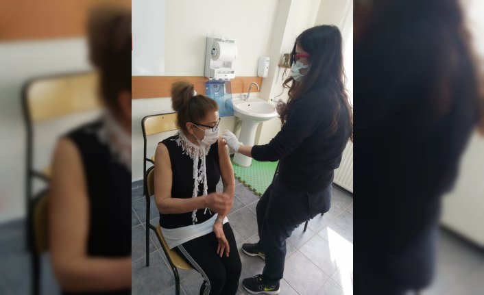 Alaplı'da Kovid-19 aşı uygulaması devam ediyor