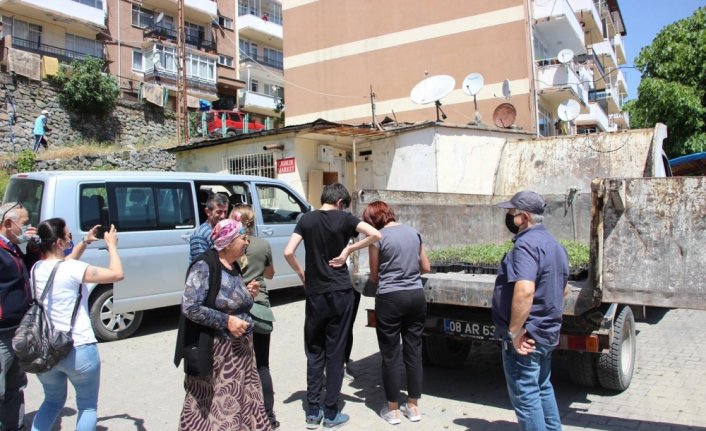 Artvin Belediyesi ata tohumlardan yetiştirilen 85 bin fide dağıttı