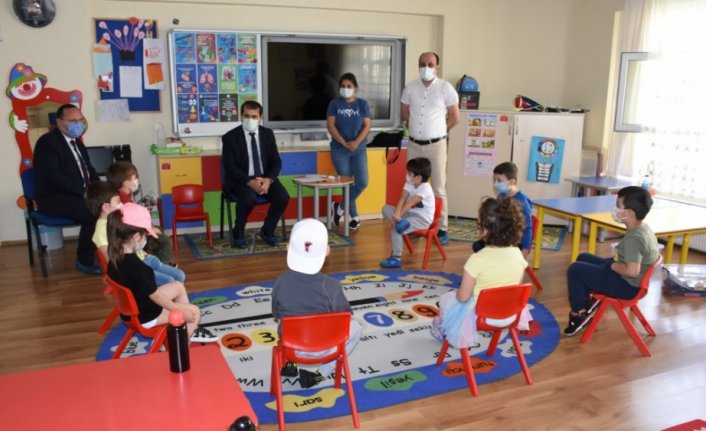 Artvin Milli Eğitim Müdürü Acar'dan okul ziyareti