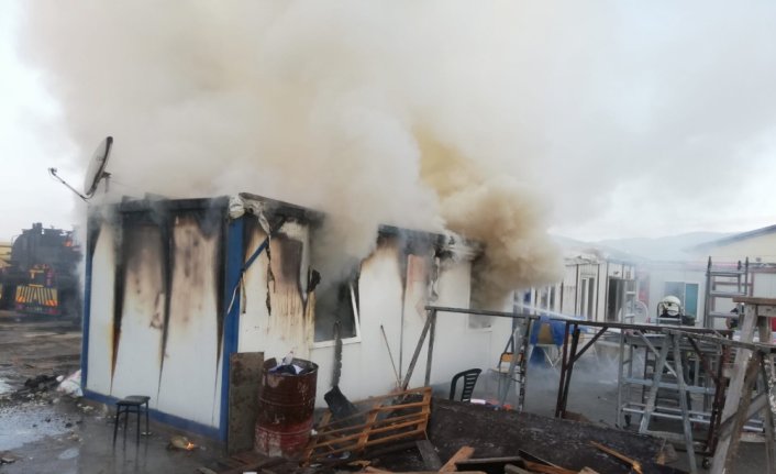 Bolu'da çıkan yangında konteyner kullanılamaz hale geldi