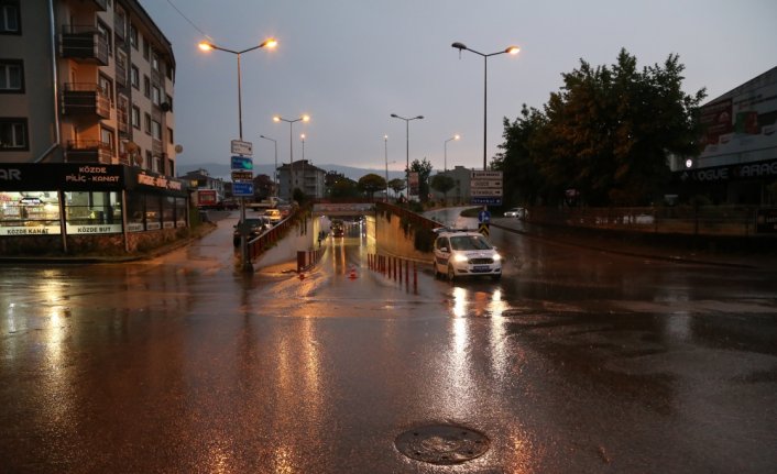 Bolu'da sağanak su baskınlarına neden oldu
