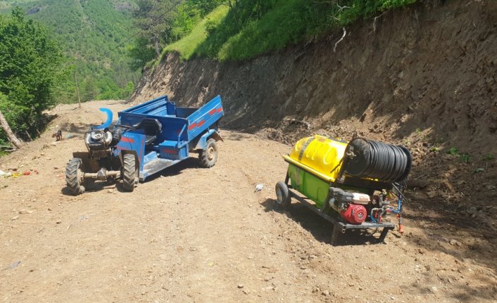 Düzce'de tarım aracı şarampole devrildi: 4 yaralı