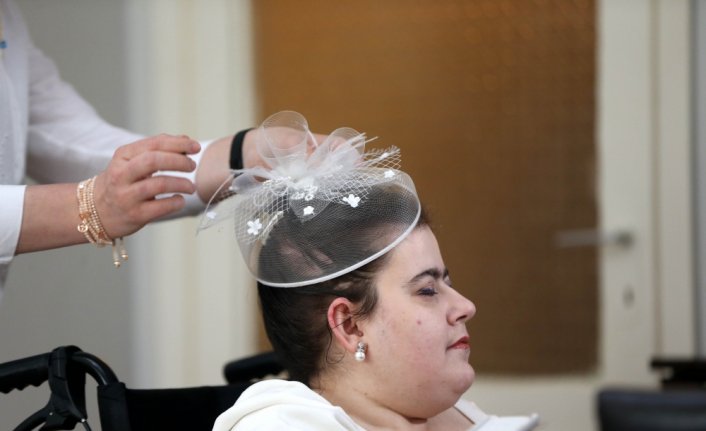 Engelli genç kızdan annesine 