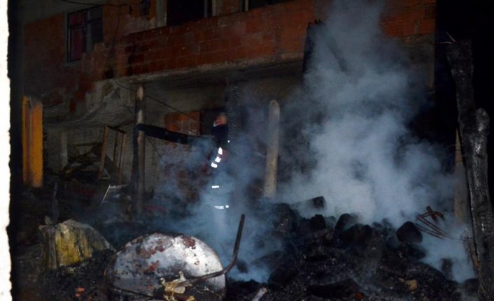 GÜNCELLEME 3- Kastamonu'da çıkan yangında 6 ev hasar gördü