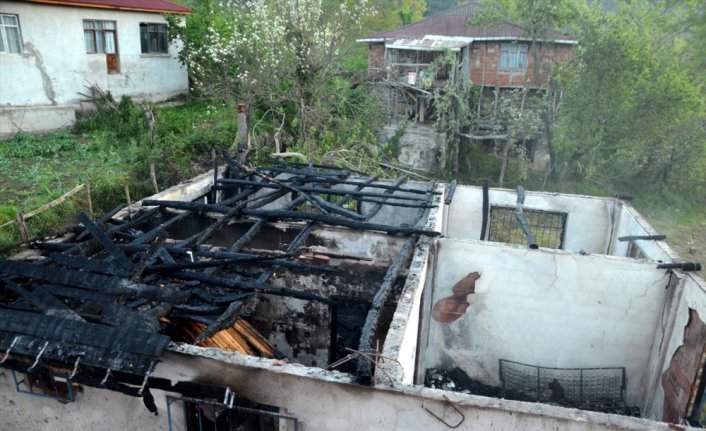 GÜNCELLEME 4- Kastamonu'da çıkan yangında 6 ev hasar gördü