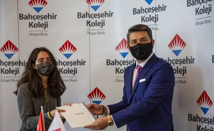 Harvard ve Brown üniversitelerine kabul edilen Diyarbakırlı öğrencilere burs desteği