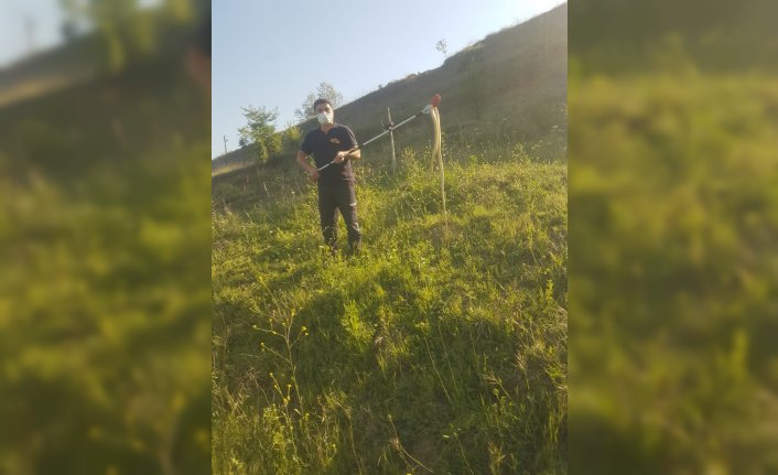 Karabük'te eve giren yılanı itfaiye yakaladı