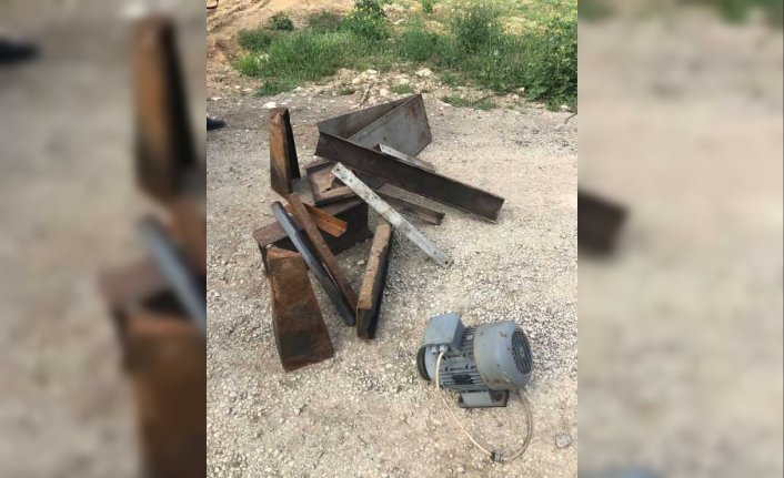 Karabük'te iş yerinden hırsızlık yaptığı öne sürülen 2 zanlı yakalandı