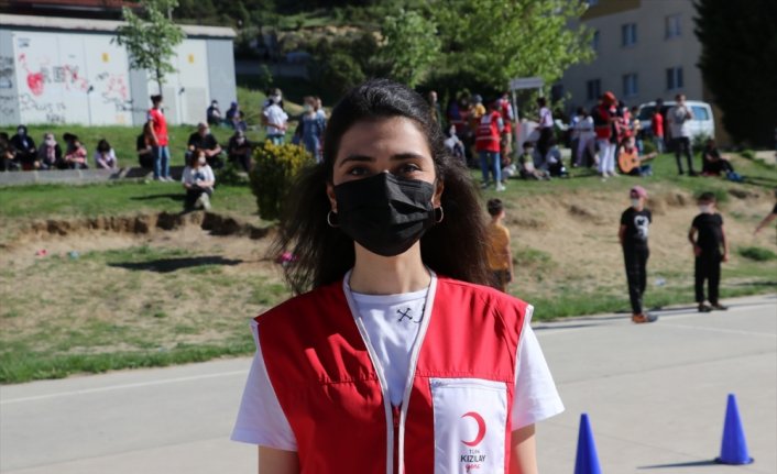 Kastamonu'da Türk Kızılay ekipleri çocukları şenlendirdi