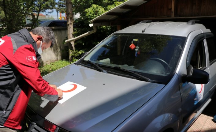 Kovid-19'dan ölen babanın otomobili vasiyeti üzerine Türk Kızılaya bağışlandı