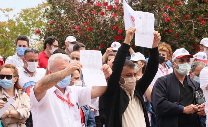 OMÜ'de sağlık işçileri bordrolarıyla eylem yaptı