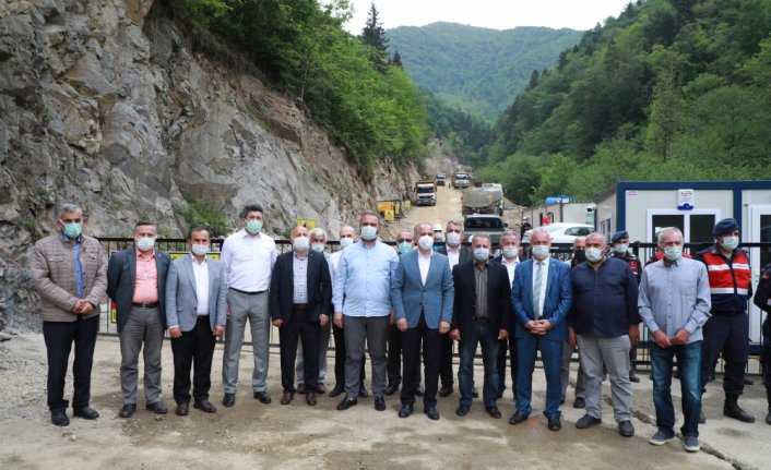 Rize'de 15 belediye başkanı İkizdere'de yapılacak taş ocağına destek verdi