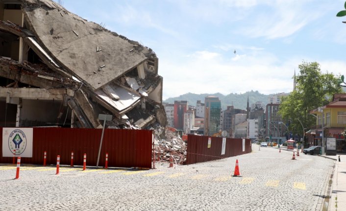 Rize'de deniz dolgusu üzerine inşa edilen binaların yıkımında sona gelindi