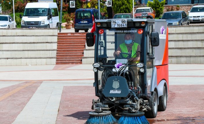 Safranbolu'da kadın temizlik görevlileri 1 Mayıs'ı çalışarak geçiriyor