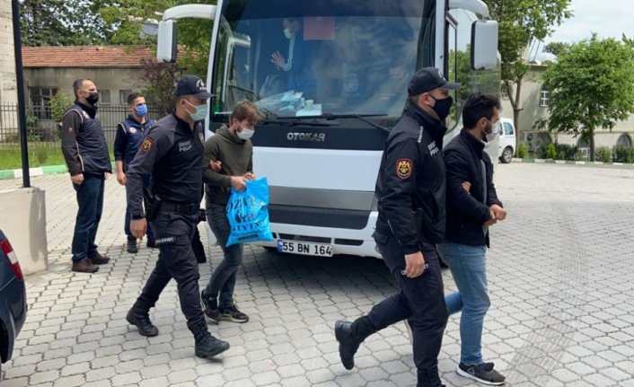 Samsun'da FETÖ'nün “mahrem askeri yapılanması“na yönelik operasyonda yakalanan 14 zanlı adliyede