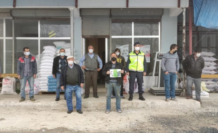 Samsun'da jandarma ekipleri Trafik Haftası dolayısıyla broşür dağıttı