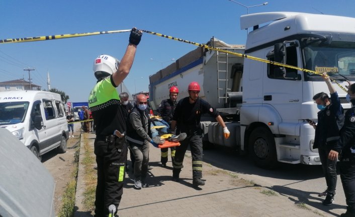 Samsun'da minibüsün çarptığı çift yaralandı
