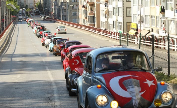 Samsun'da üstü açık otobüs ve “vosvos“larla 19 Mayıs konvoyu oluşturuldu