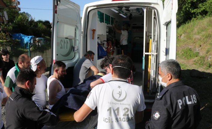 Samsun'da yaslandığı ırmak korkuluğunun kırılmasıyla yüksekten düşen çocuk yaralandı