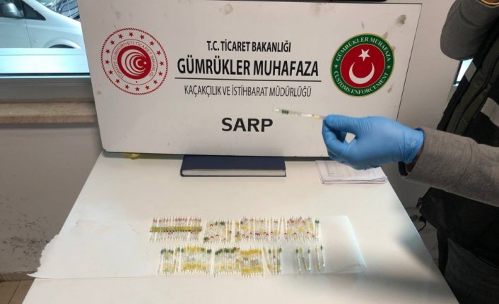 Sarp Sınır Kapısı'nda içinde yılan zehri olduğu düşünülen 110 tüp ele geçirildi