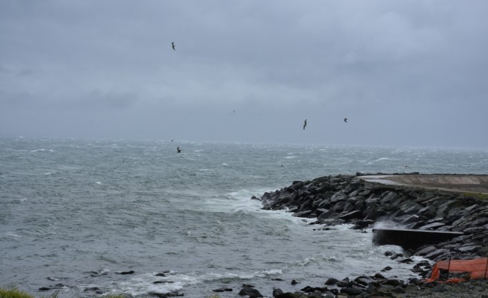 Trabzon'da fırtına ve yağış etkili oldu