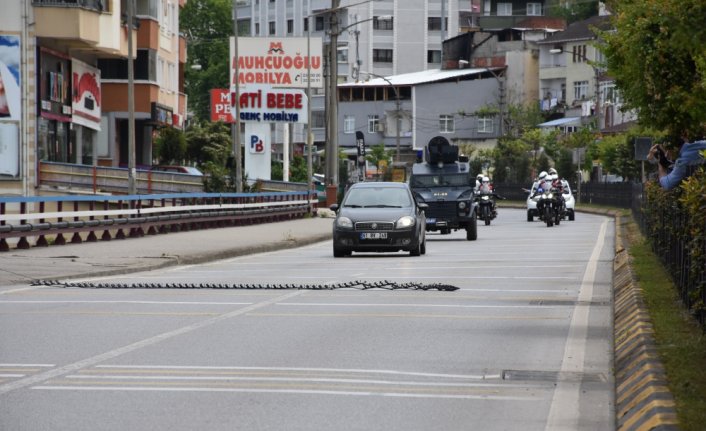 Trabzon'da polis ekipleri silahlı soygun tatbikatı yaptı