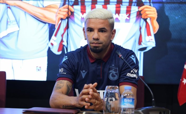 Trabzonspor'da ilk imzaları Gervinho ve Peres attı