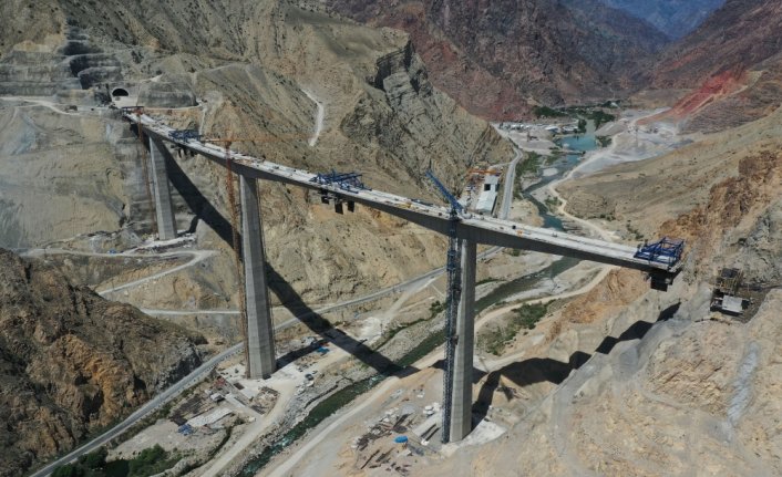 Yusufeli Barajı relokasyon yollarının yüzde 85'i tamamlandı