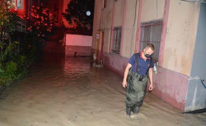 Bartın'da sağanak nedeniyle evlerin bodrum katlarını su bastı