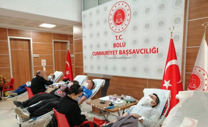 Bolu'da adliye çalışanlarından kan bağışı