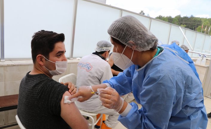 Bolu'da fabrikalarda toplu aşılama dönemi başladı