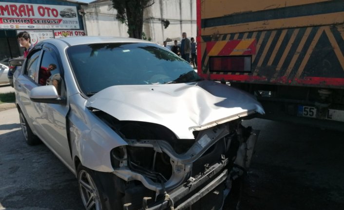 Çarşamba'da iki otomobil çarpıştı: 1 yaralı
