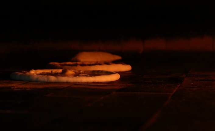 Coğrafi işaret tescilli Sürmene pidesi tadanları hayran bırakıyor