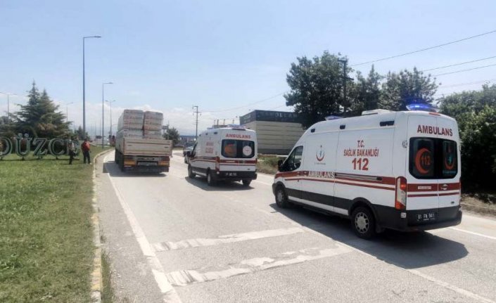 Düzce'de 7 aracın karıştığı zincirleme trafik kazasında 5 kişi yaralandı