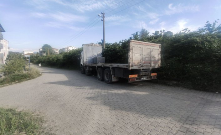 Düzce'de freni boşalan kamyonunun altında kalan kişi hayatını kaybetti