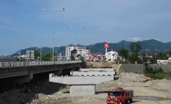 Espiye'de Gelevera köprüsü yıkılarak yeniden inşa ediliyor