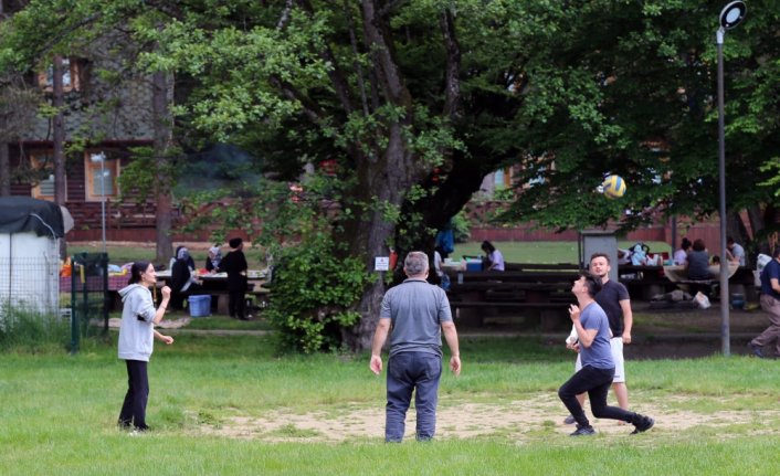Gölcük Tabiat Parkı kademeli normalleşmeyle eski günlerine döndü