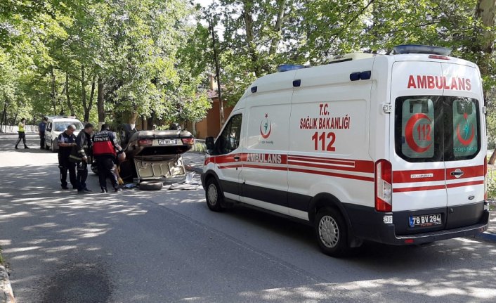 Karabük'te takla atan otomobilin sürücüsü kazadan yara almadan kurtuldu