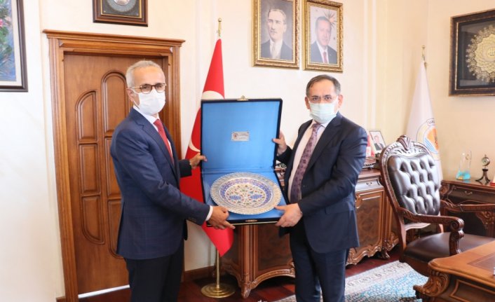 Karayolları Genel Müdürü Uraloğlu, Yeşil Yol Projesi ile bölünmüş yol çalışmalarına anlattı