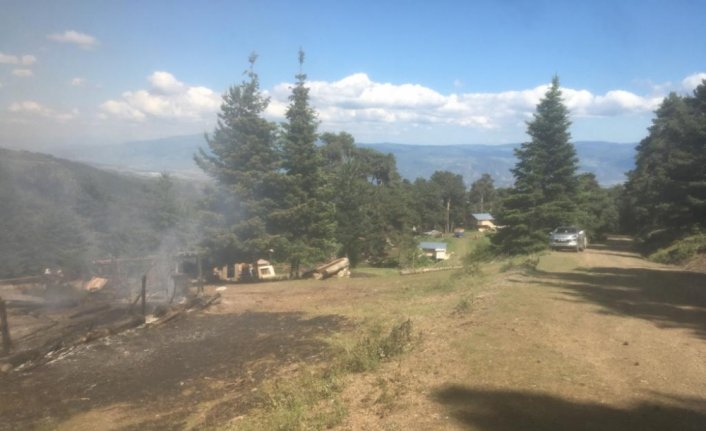 Kastamonu'da çıkan yangında bir ev ve ahır zarar gördü