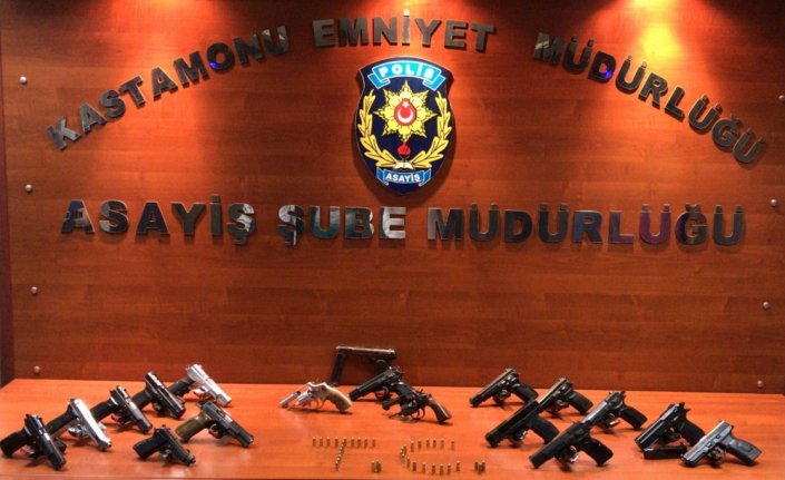 Kastamonu'da ruhsatsız silah ve uyuşturucu ile yakalanan 18 kişi hakkında adli işlem yapıldı