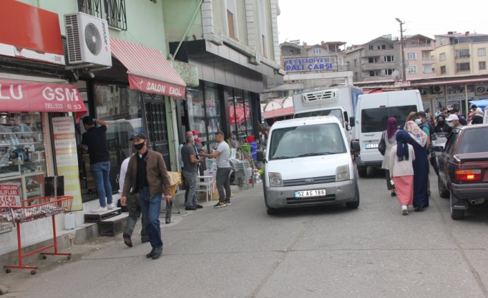 Kuzenini berberde tıraş olurken bıçakla yaralayan kadın ve ona yardım eden iki kişi tutuklandı