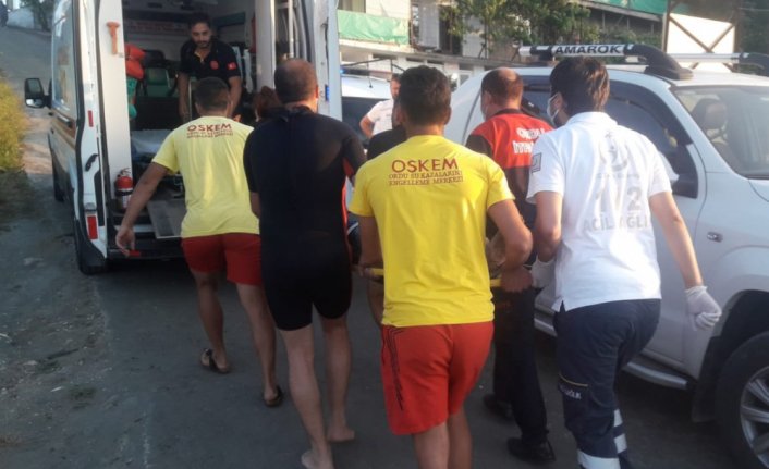 Ordu'da denize giren 3 kişi boğulma tehlikesi geçirdi