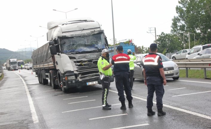 Ordu'da kamyon ile tır çarpıştı: 1 yaralı